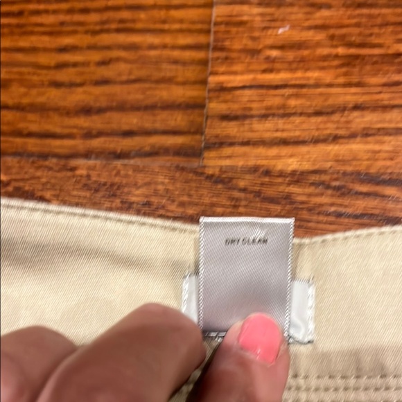 Cache tan Bermudas with Tailored Look - Picture 4 of 5